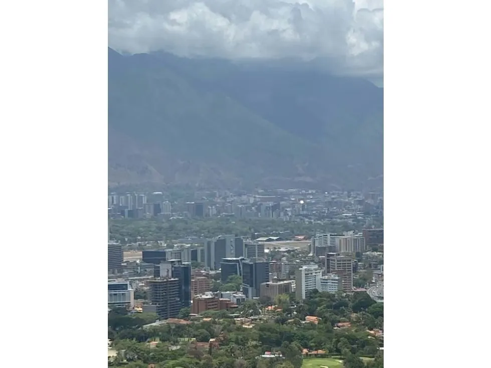 Se vende PH 400m2 Colinas de Valle Arriba 9917