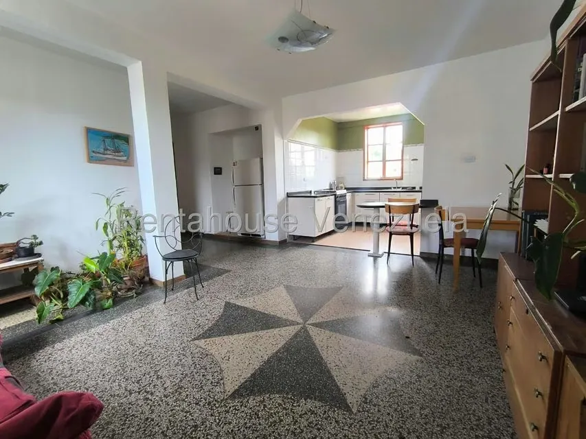 Apartamento (1 Nivel) en Alquiler en Los Chaguaramos, Distrito Metropolitano - 2