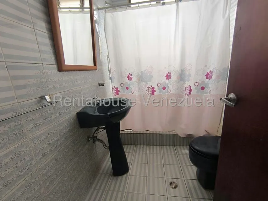 Apartamento (1 Nivel) en Alquiler en Los Chaguaramos, Distrito Metropolitano - 17