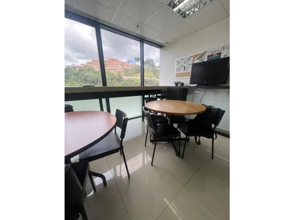 Se Alquila Oficina 316m² Las Mercedes - 2