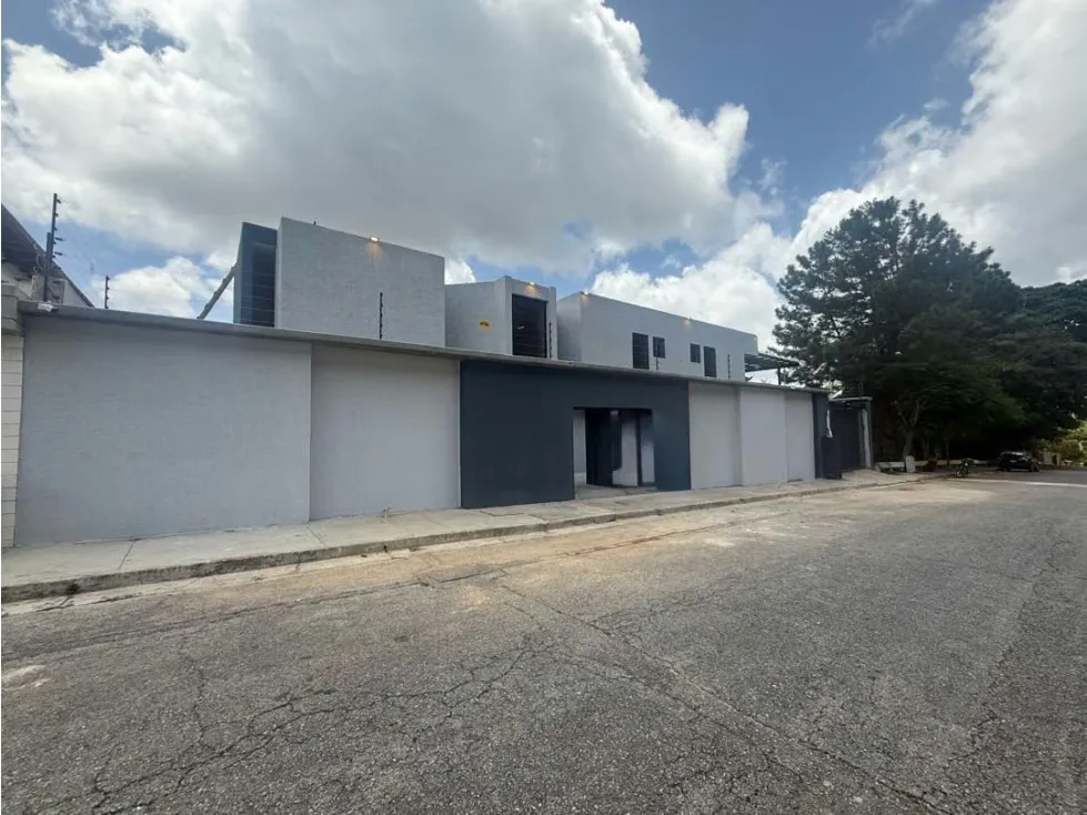 Casa de Lujo a Estrenar• Los Naranjos• Vista Franca al Avila• 720m2