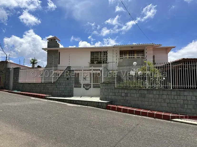 Casa (Multipes Niveles) en Venta en Colinas de Carrizal, Miranda