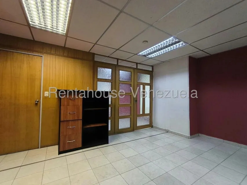 Oficina en Alquiler en Zona Industrial, Carabobo - 4