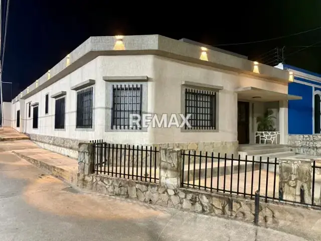 HERMOSA CASA EN EL CASCO HISTORICO DE LA ASUNCION