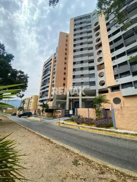 Apartamento en venta en Res. Monte Alegre Country, Urb. Tazajal