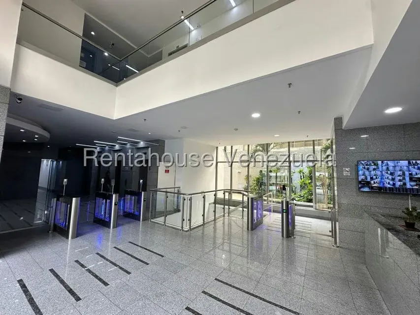 Local Comercial en Alquiler en Santa Paula, Distrito Metropolitano - 2