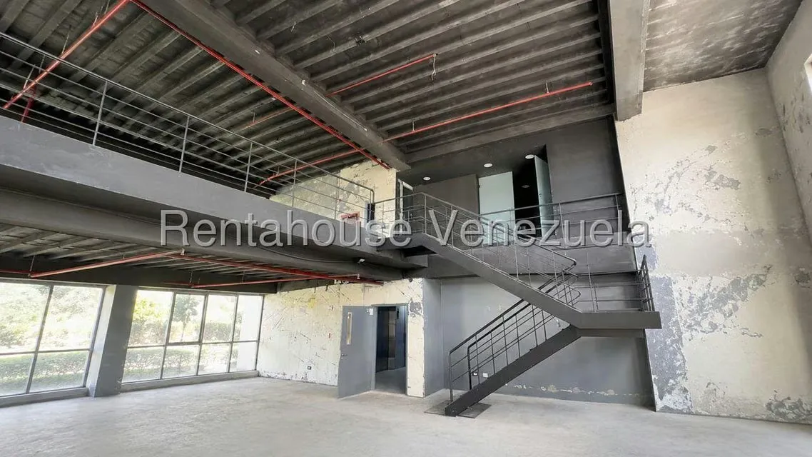 Local Comercial en Alquiler en Santa Paula, Distrito Metropolitano - 4