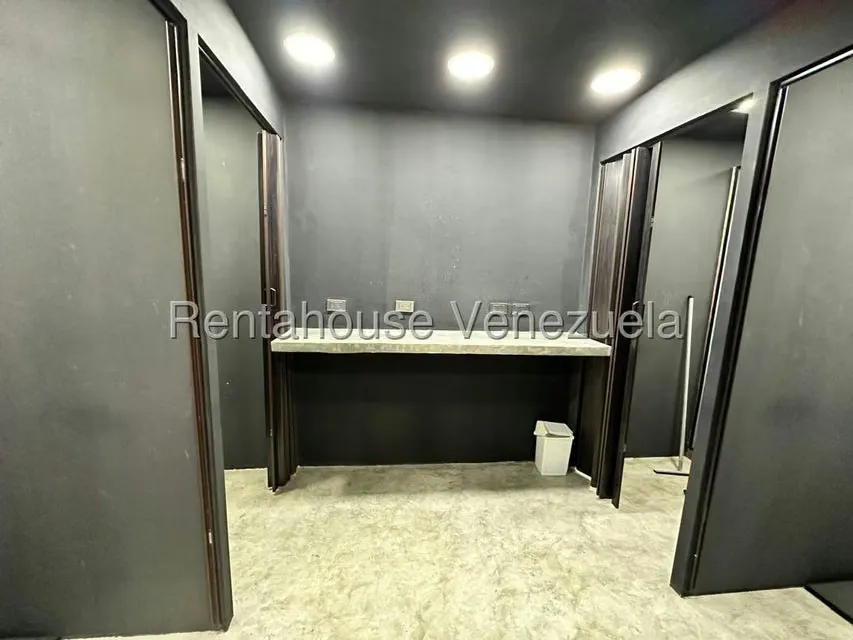 Local Comercial en Alquiler en Santa Paula, Distrito Metropolitano - 9