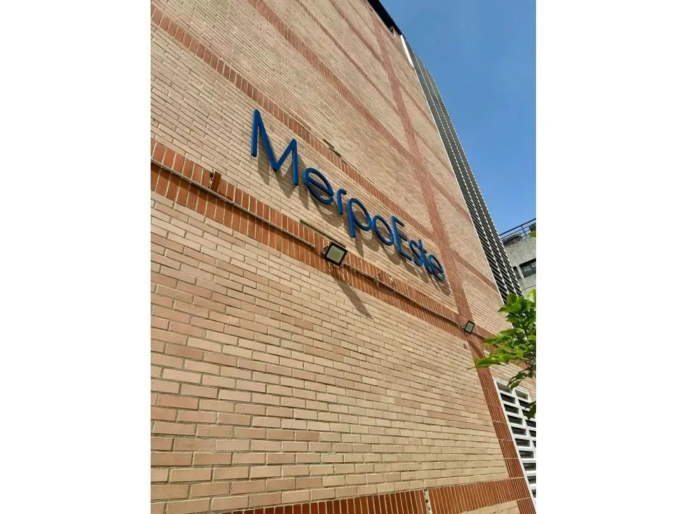 Se alquila local comercial 3m2 Merpoeste Chacao 0623