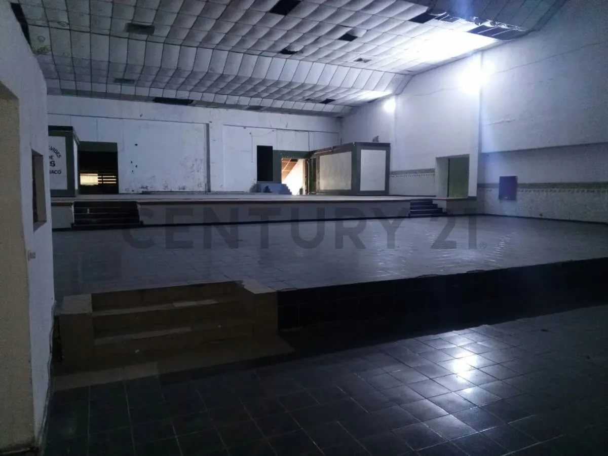 Amplio Local Comercial - 4