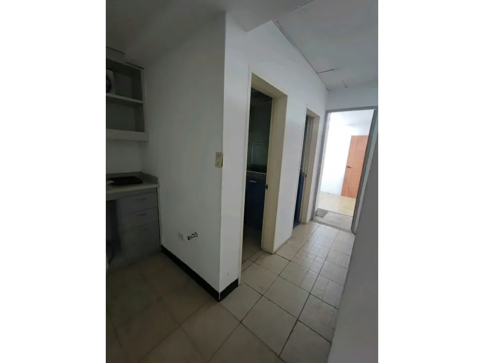Se alquila local 360m2 Torre de la Castellana 6200 - 11