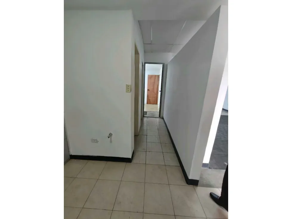 Se alquila local 360m2 Torre de la Castellana 6200 - 3