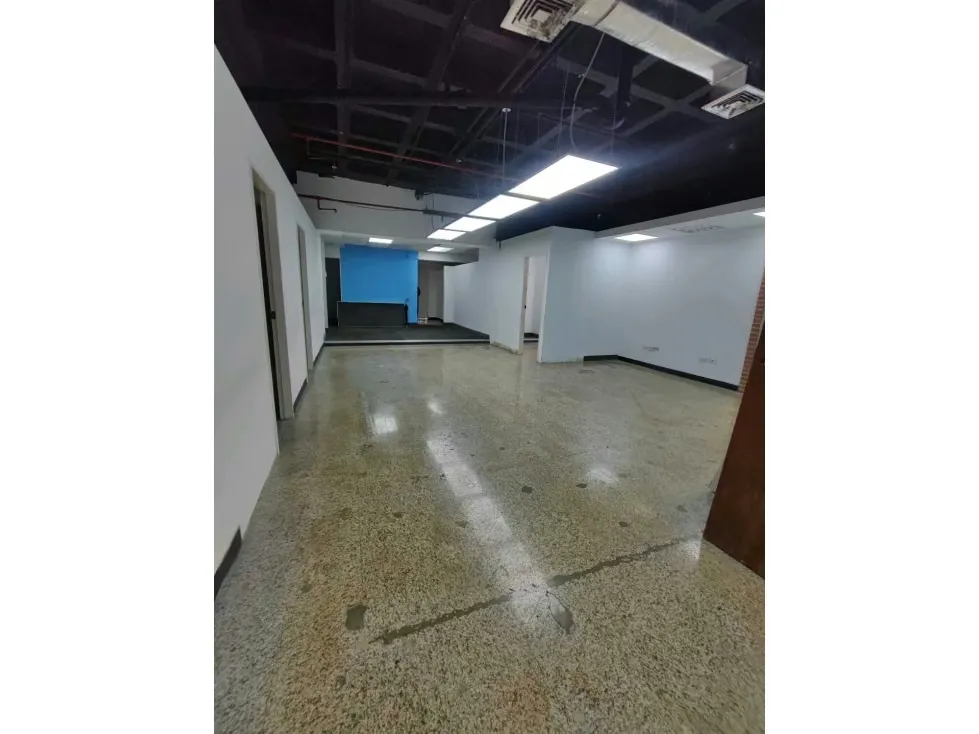 Se alquila local 360m2 Torre de la Castellana 6200 - 6
