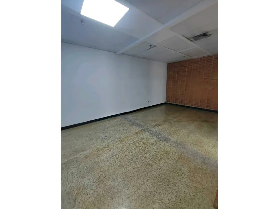 Se alquila local 360m2 Torre de la Castellana 6200 - 8