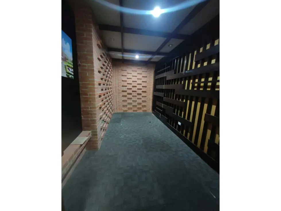 Se alquila local 360m2 Torre de la Castellana 6200 - 9