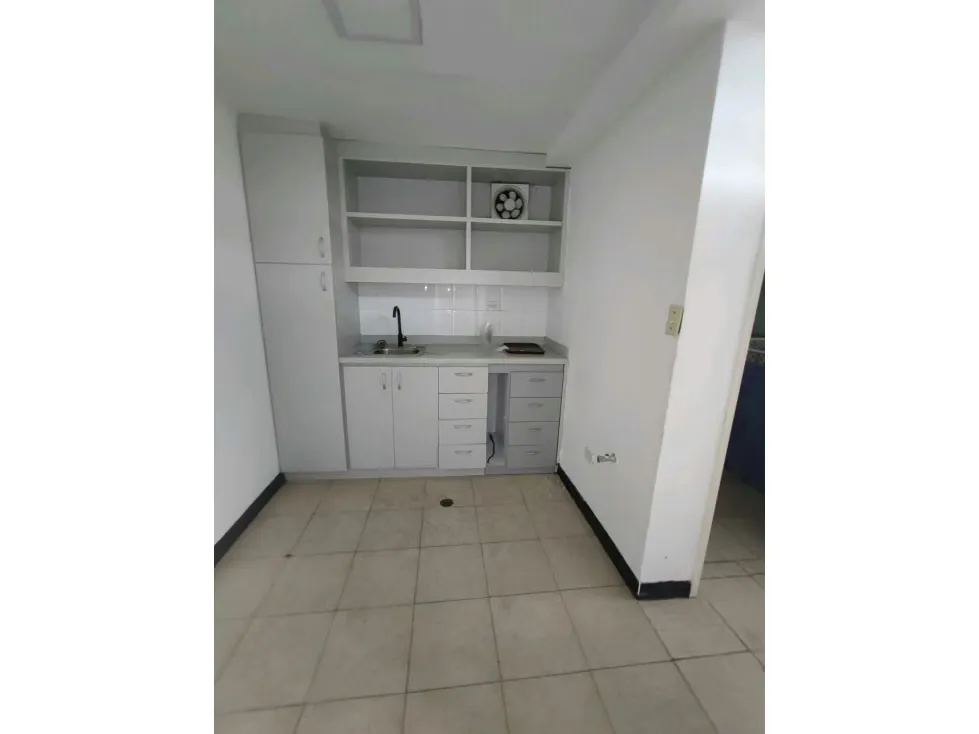 Se alquila local 360m2 Torre de la Castellana 6200 - 10