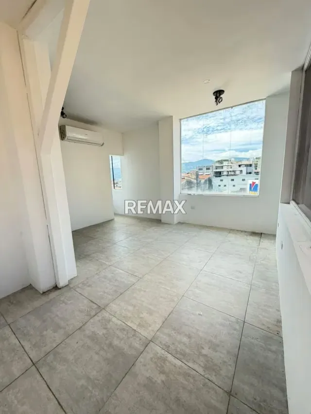 EN VENTA Oficina comercial ubicada en pleno corazón de Barrio Obrero - 15