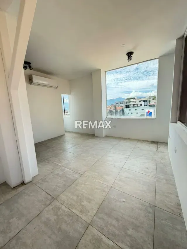 EN VENTA Oficina comercial ubicada en pleno corazón de Barrio Obrero - 16