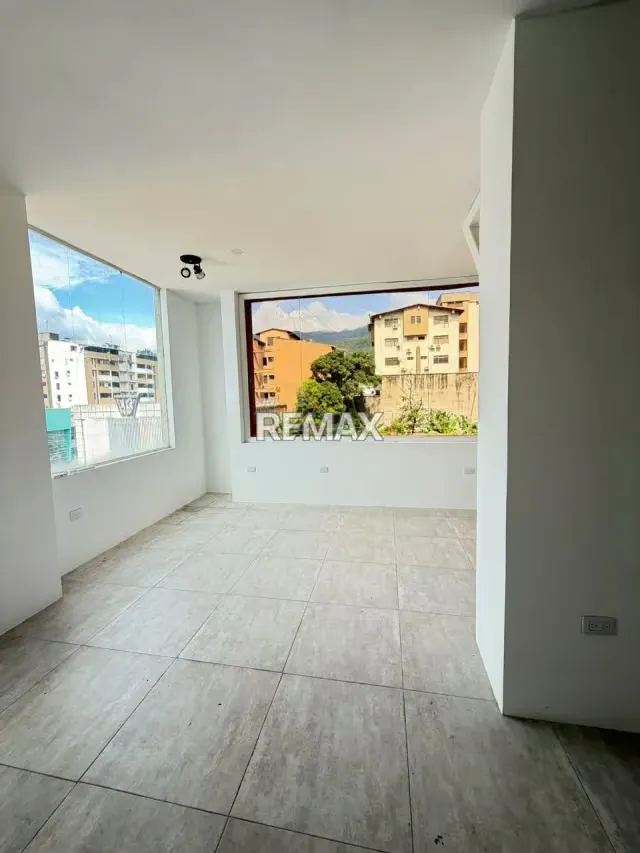 EN VENTA Oficina comercial ubicada en pleno corazón de Barrio Obrero - 18