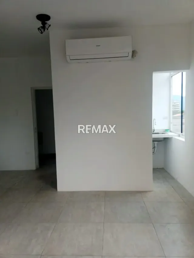 EN VENTA Oficina comercial ubicada en pleno corazón de Barrio Obrero - 4