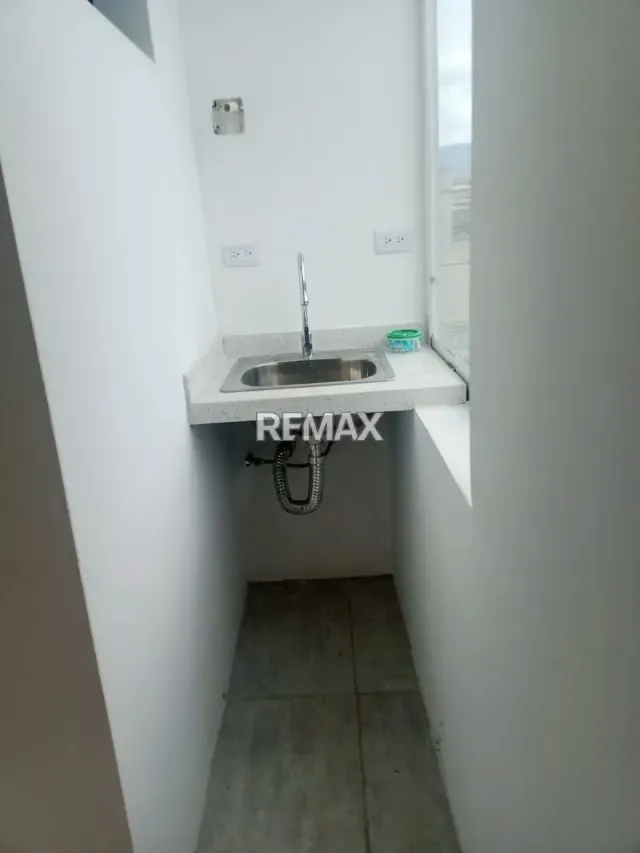 EN VENTA Oficina comercial ubicada en pleno corazón de Barrio Obrero - 5