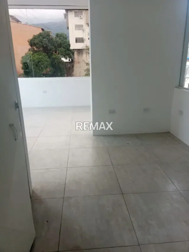 EN VENTA Oficina comercial ubicada en pleno corazón de Barrio Obrero - 7