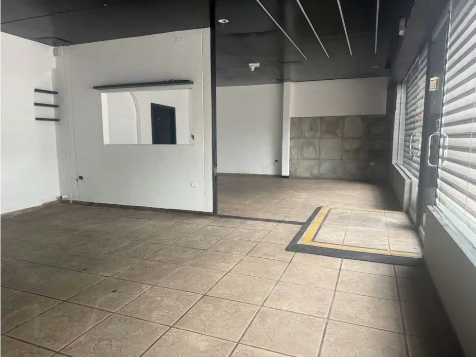 Alquilo local a pie de calle 120m2 Chacao 1679 - 4