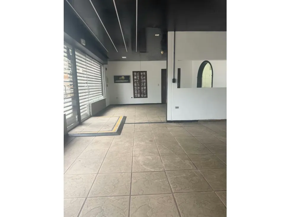 Alquilo local a pie de calle 120m2 Chacao 1679 - 10