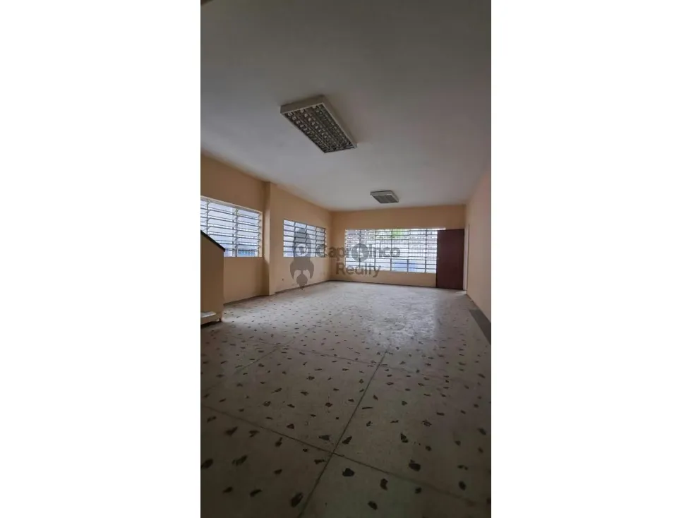 Se vende excelente terreno comercial con casa cerca d éxito Av Bolivar