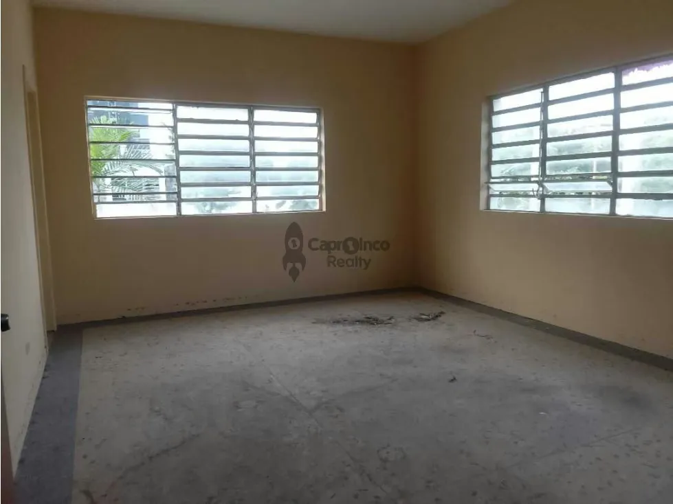 Se vende excelente terreno comercial con casa cerca d éxito Av Bolivar - 16