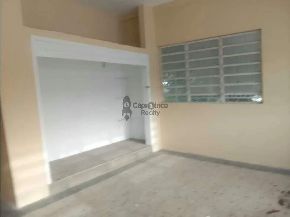 Se vende excelente terreno comercial con casa cerca d éxito Av Bolivar - 19