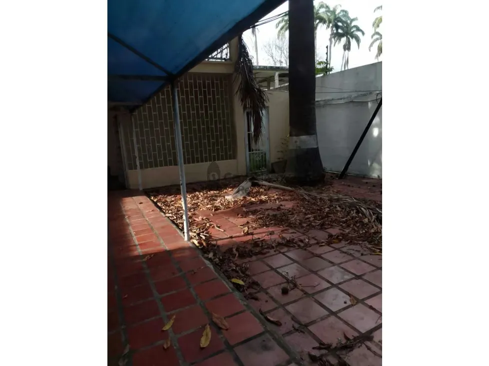 Se vende excelente terreno comercial con casa cerca d éxito Av Bolivar - 3