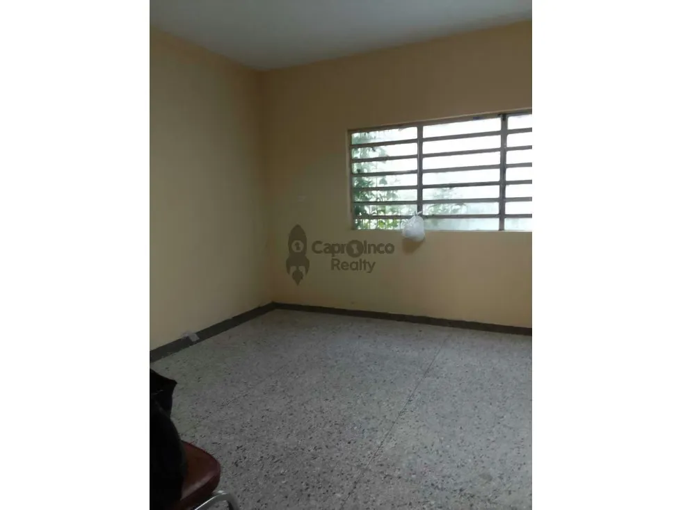 Se vende excelente terreno comercial con casa cerca d éxito Av Bolivar - 6