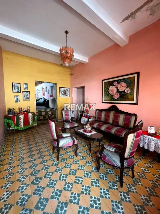 CASA EN VENTA EN AV VENEZUELA SAN ANTONIO - 2