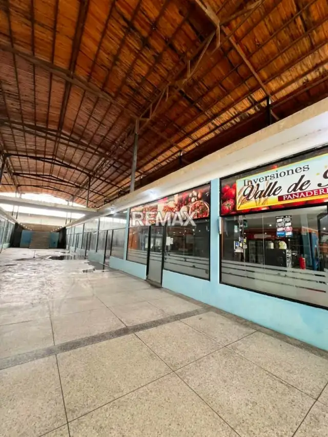 VENTA DE CENTRO COMERCIAL ZONA NORTE SECTOR CARORITA LOCALES OPERATIVOS
