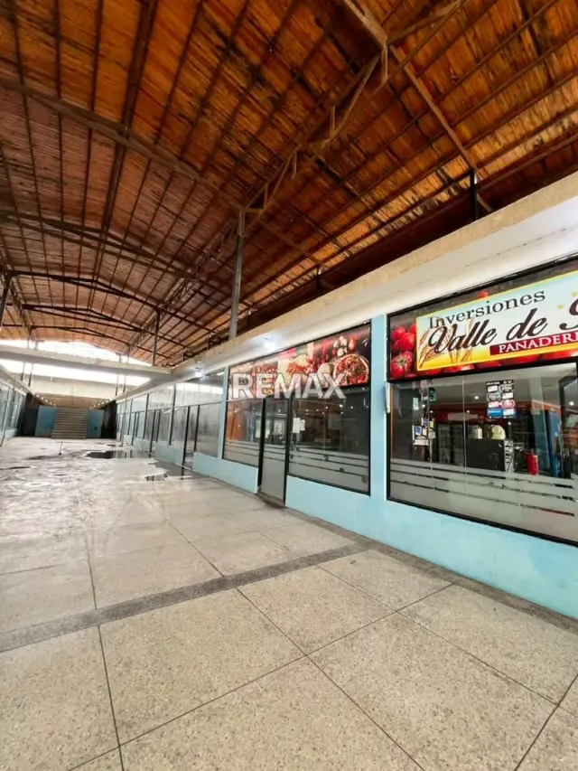 VENTA DE CENTRO COMERCIAL ZONA NORTE SECTOR CARORITA LOCALES OPERATIVOS