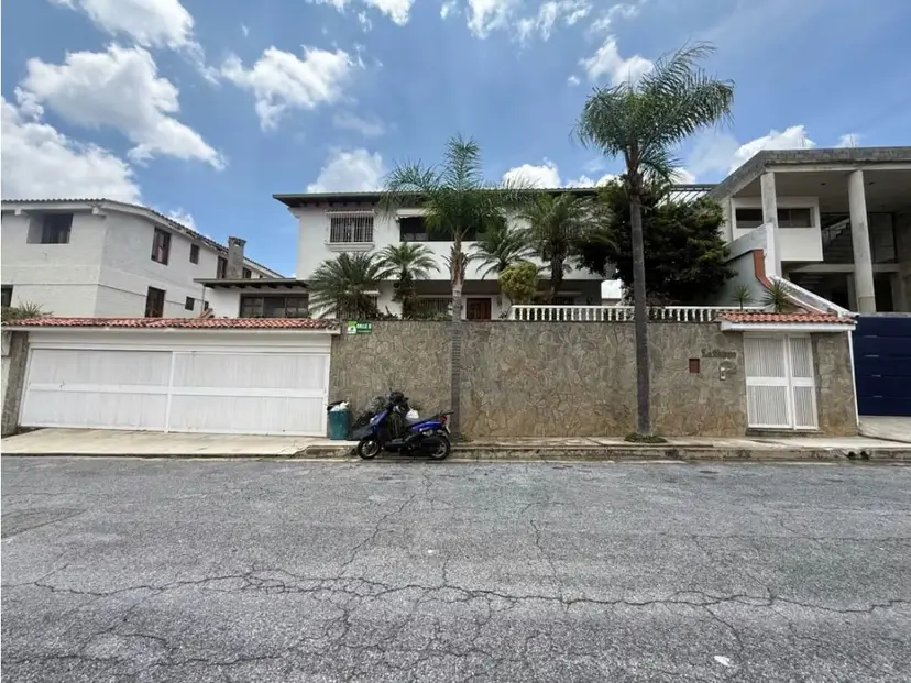 Se alquila casa 500m2 Los Samanes 6076