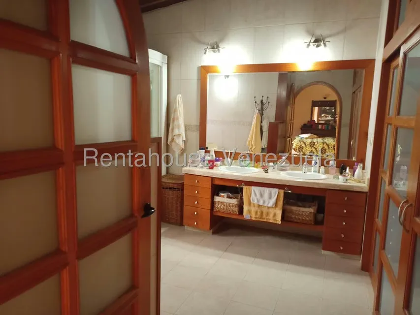 Casa (Multipes Niveles) en Venta en Colinas de La California, Distrito Metropolitano - 42