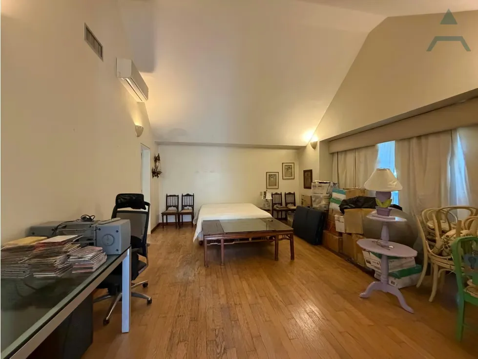Se vende casa 1650m2 6h/8b/8p Los Chorros 5735 - 6