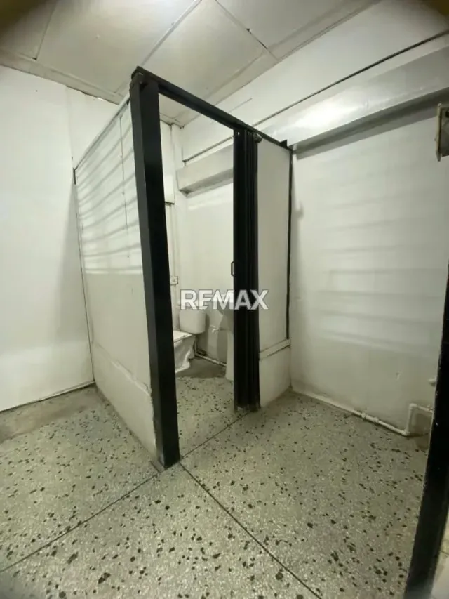 Te ofrecemos en alquiler un local comercial con excelente ubicación. A pie de calle!!! - 5
