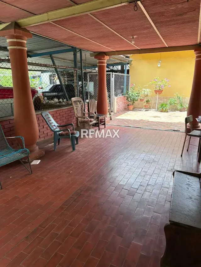 VENDO CASA GRANDE AV ALIANZA - 4