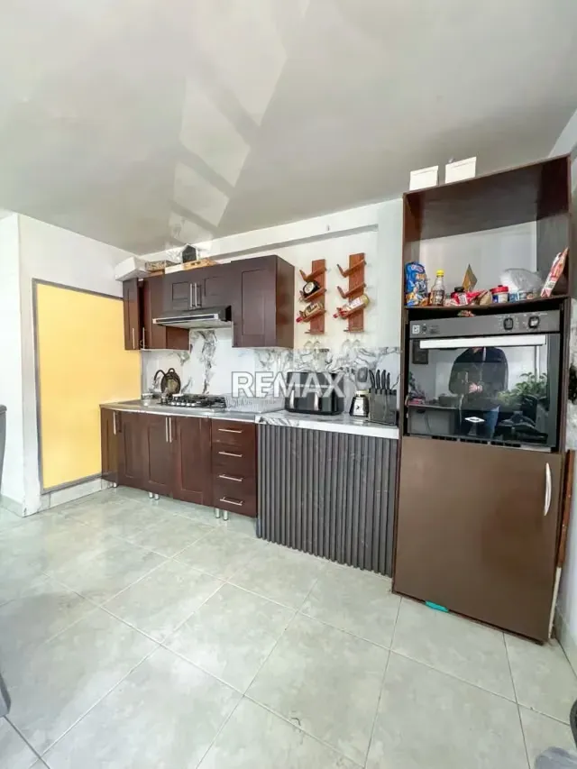 Se vende Casa doble propósito Ubicada en el casco central de Cordero Avenida Bolivar - 11