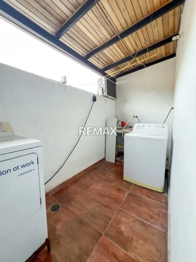 Se vende Casa doble propósito Ubicada en el casco central de Cordero Avenida Bolivar - 13
