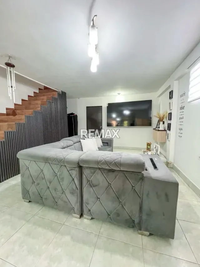Se vende Casa doble propósito Ubicada en el casco central de Cordero Avenida Bolivar - 8