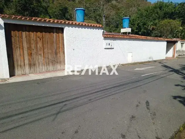 CASA EN VENTA URBANIZACION EL GOLF , COLINAS DE CARRIZAL