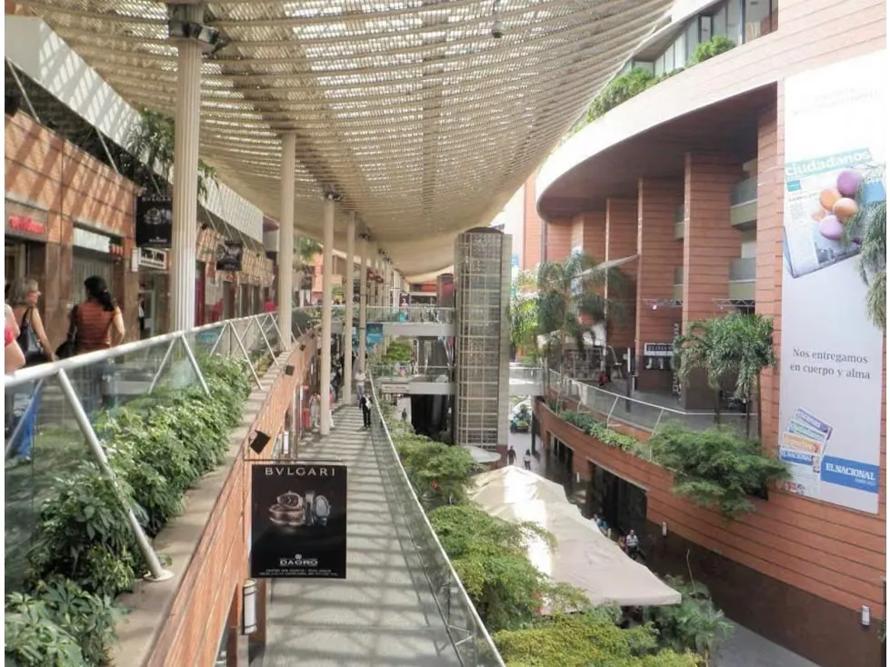 Se Alquila Local Comercial en el CC San Ignacio - 2