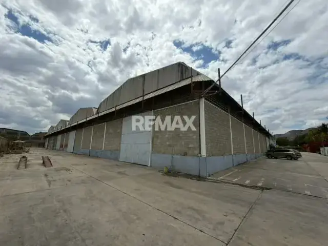 En venta conjunto de galpones en la zona industrial II