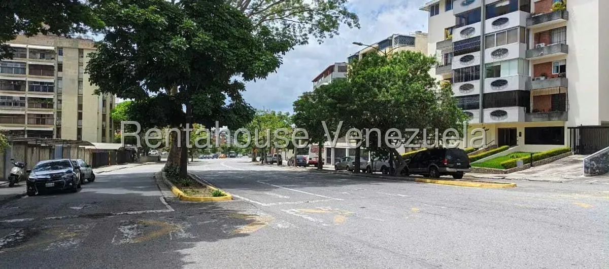 Apartamento (1 Nivel) en Alquiler en Cumbres de Curumo, Distrito Metropolitano - 2