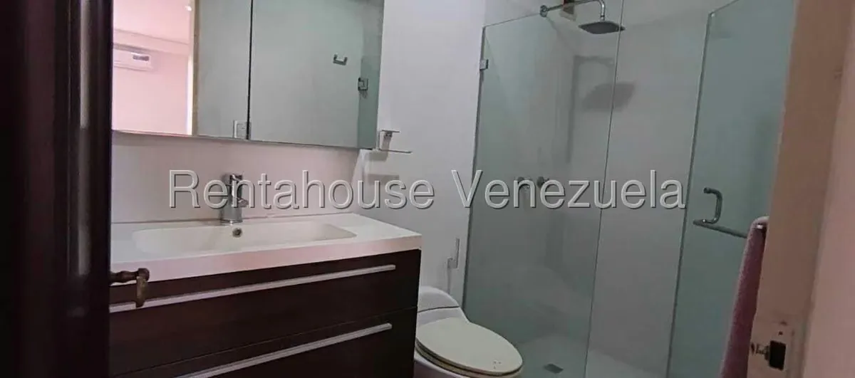 Apartamento (1 Nivel) en Alquiler en Cumbres de Curumo, Distrito Metropolitano - 18