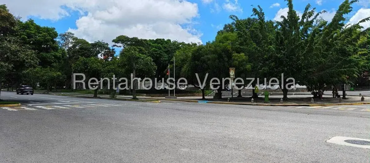 Apartamento (1 Nivel) en Alquiler en Cumbres de Curumo, Distrito Metropolitano - 3